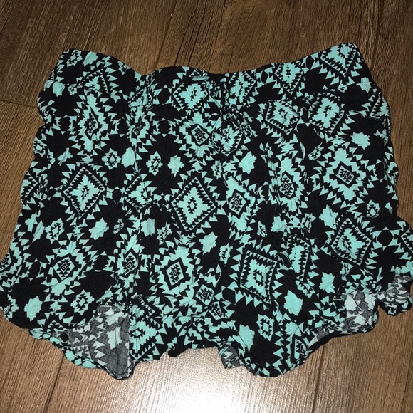 Aztec shorts - Picture 1 of 2